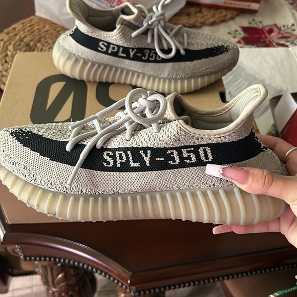 yeezy 350 size 6.5 W - Picture 2 of 3